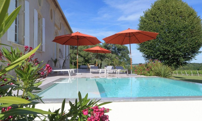 Baigneaux Casa | Prestigiosa Casa del Siglo 18 con Piscina en Posición Dominante