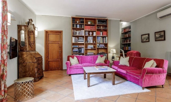 Santo Spirito Casa | Prestigious area 2 level home , original italian furniture and cosy style