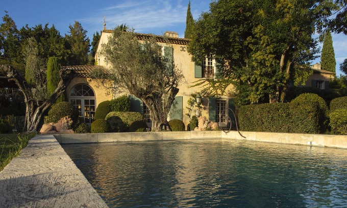 Mouries Casa | Prestigiosa finca en la Provenza en una hermosa granja de caballos con piscina