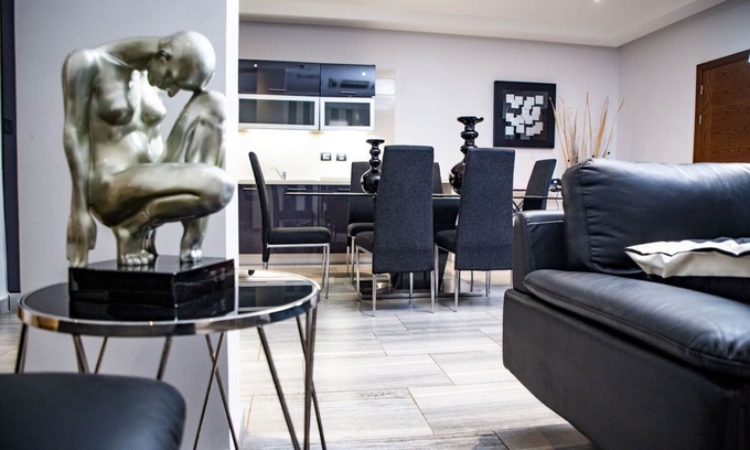 Kumasi Apartamento | Prestigious two bedroom apartment gives you luxurious home ambiance.