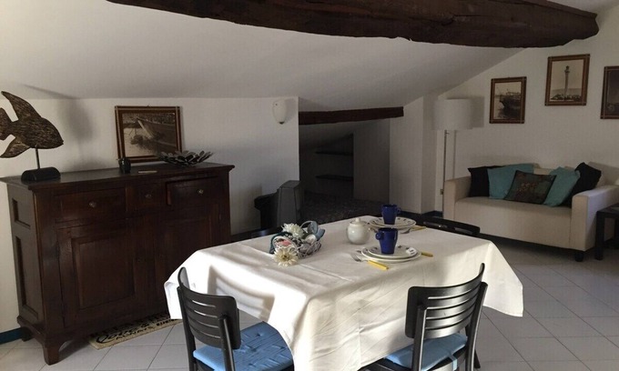 Varazze Apartamento | PRETTY AND VERY CENTRAL ATTIC ONE STEP FROM THE SEA