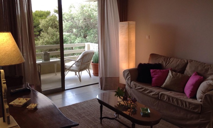Rafina Apartamento | Bonito apartamento en el segundo piso con vista al mar