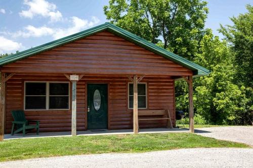 Equality Casa | Pretty Cabin with Hot-tub in Herod, Illinois