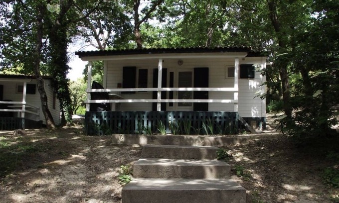 Bollene Chalet De Esquí | pretty chalet for 4 in a 5***** campsite