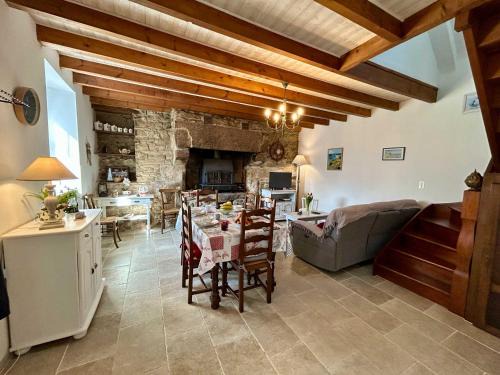 Tredrez-Locquemeau Casa | Pretty charming Breton cottage for 4 people