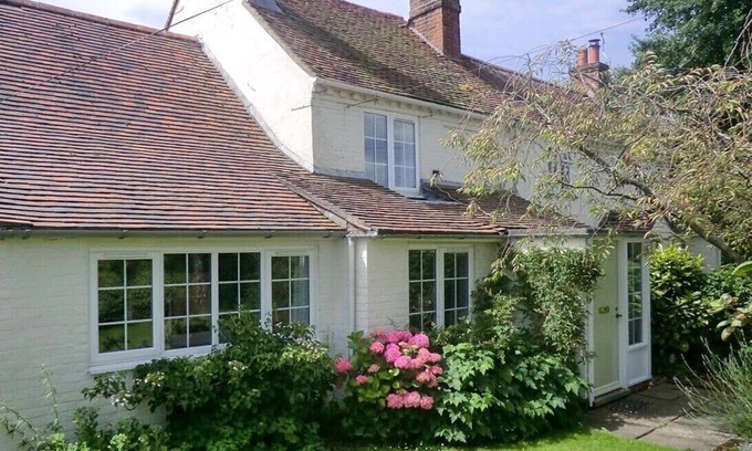 Fishbourne Casa | Pretty Cottage Near City & Sea