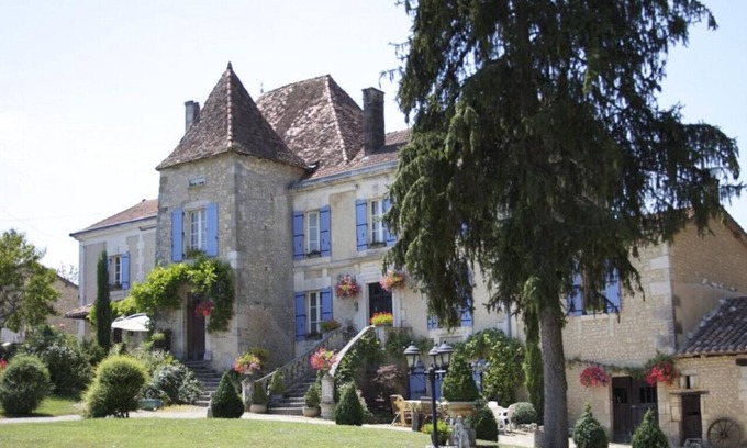 Montmoreau-Saint-Cybard Casa | Pretty countryside Manoir with heated pool