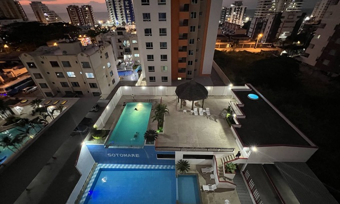 Tonsupa Condominio | Pretty & Cozy One Bedroom Apartment! 2 Pools & 5 minute walk to Tonsupa Beach!