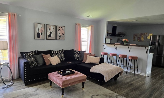 Port Wentworth Casa | Pretty in Pink- Port wentworth