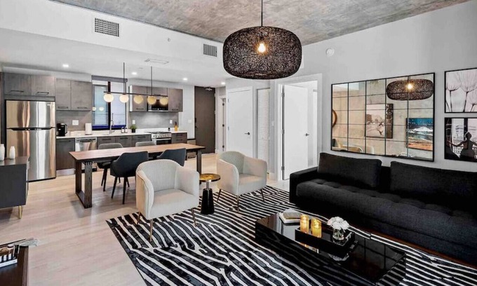 Flagler Village Apartamento | Pretty Rola #201 Luxury 1/1 with King Bed at Downtown Ft. Lauderdale Area!