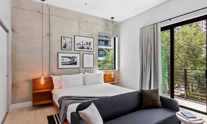Flagler Village Apartamento | Pretty Rola #301 Zen Style Apartment w King Bed, Easy Beach Access!