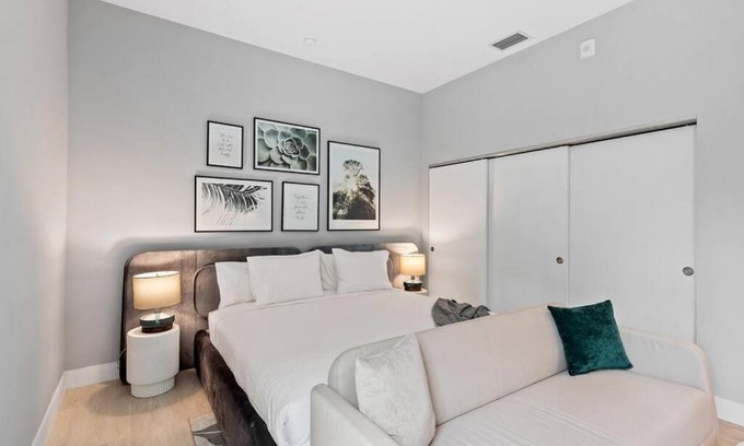 Flagler Village Apartamento | Pretty Rola 304 Luxury Apt w King Bed Central Area