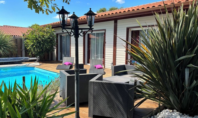 Biscarrosse Casa | Pretty wooden house with jacuzzi, air conditioning, heated pool, bicycles, internet