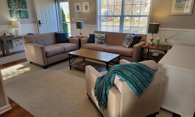 Ocean View Casa | PRICE DROP - HIGHLY RATED! Cozy, single family home close to beach and golf