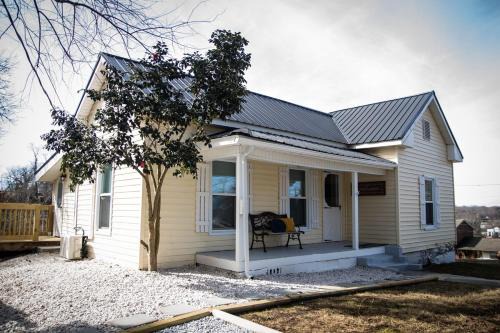 Mount Airy Casa | Priceless on Price St Walk to downtown!