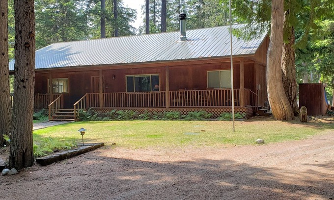 Coolin Casa | Sacerdote Lake Cavanaugh Bay Cabin