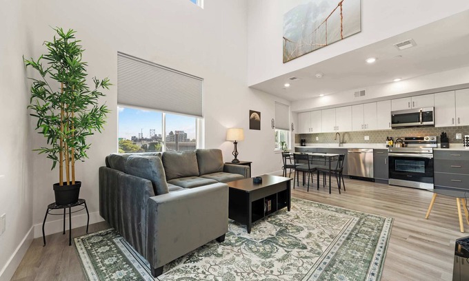 Center City Apartamento | Prime 1 Bedroom, 2 Bath Apt w/ Paid Parking