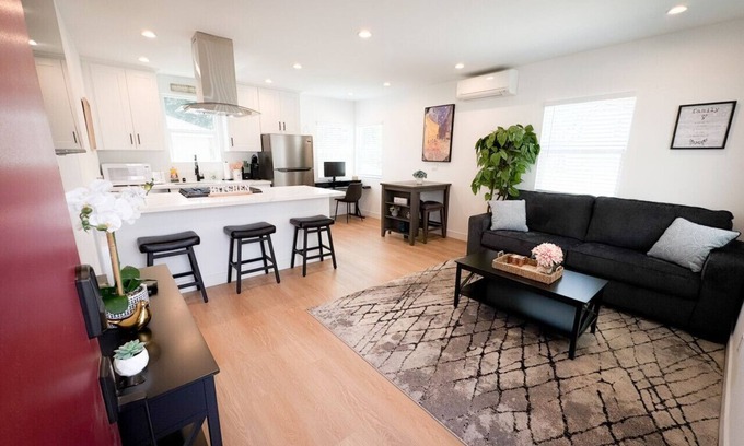 Burbank Apartamento | Prime Burbank Location – New 1 Bedroom Near Studios, Dining, Museums & More!