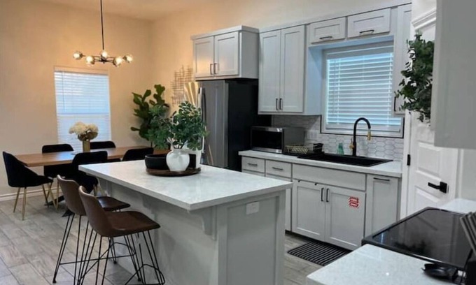 McAllen Casa | Prime Clean Trendy Retreat