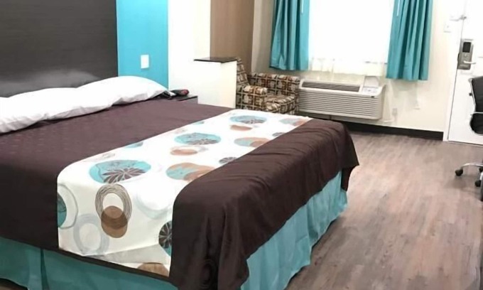 Spring Hotel | Prime Location! 2 Great Units! Close to George Bush Intercontinental Airport!
