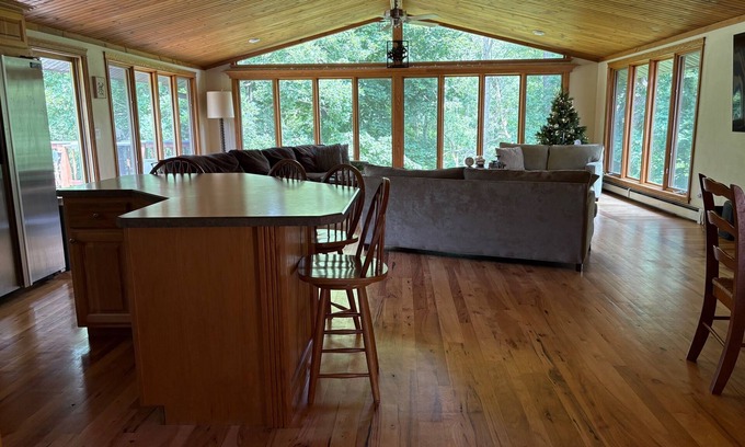 Galena Casa | Prime Location! 2BR-2 Acre Retreat Minutes from Downtown Galena & Attractions