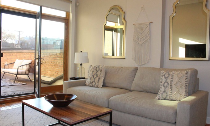 Wicker Park Apartamento | Prime Location! 3-bedroom apartment, plus OFFICE Den in vibrant Wicker Park