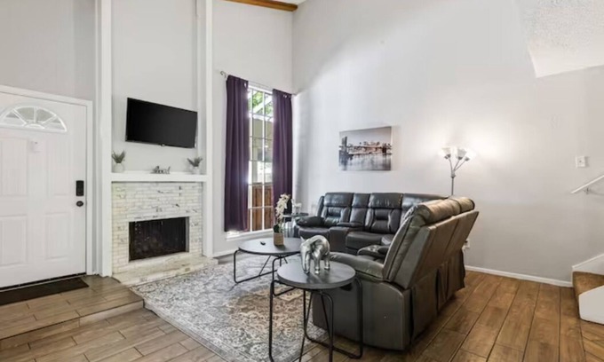 Southwest Carrollton Casa | Prime Location 4 SMART TVS4 BEDS Pet Friendly
