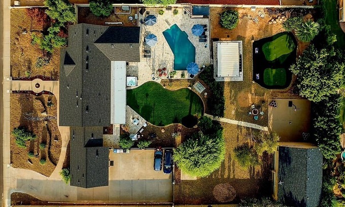 Paradise Valley Village Casa | Prime Location! 5000Sq'-Acre Pool/Game Room/Hot Tub/Putting Green/170+ 5★ratings