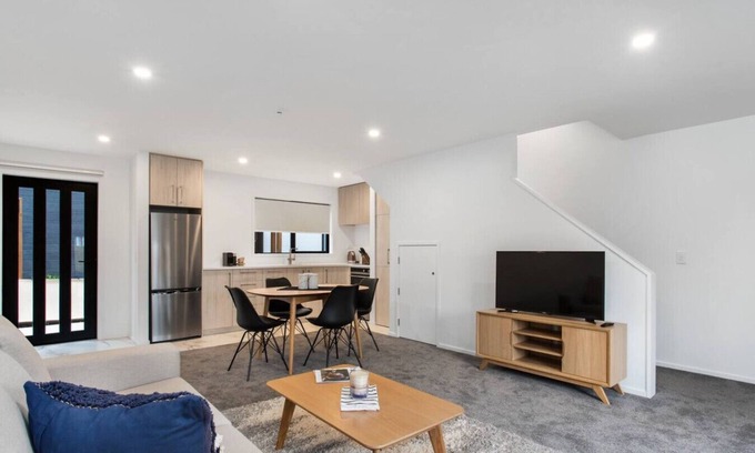 Addington Casa | Prime Location Cosy Warm Free Off Street Park