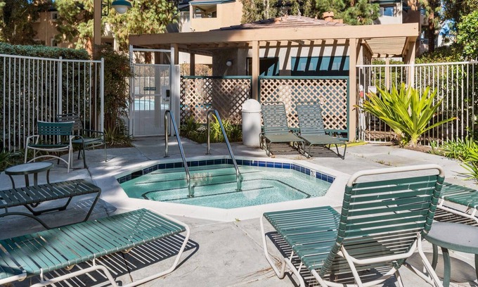 Mira Mesa Condominio | Ver ofertas especiales: ubicación perfecta para explorar los destinos soleados de San Diego.