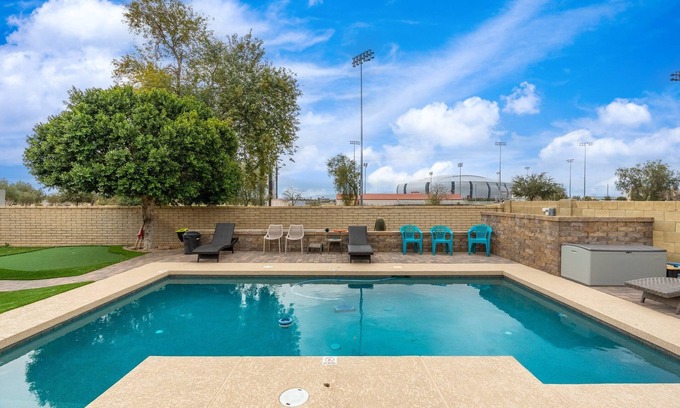 La Buena Vida Casa | Prime Location HotTub/ Pool/ Outdoor Kitchen Spring training Clean and Safe.