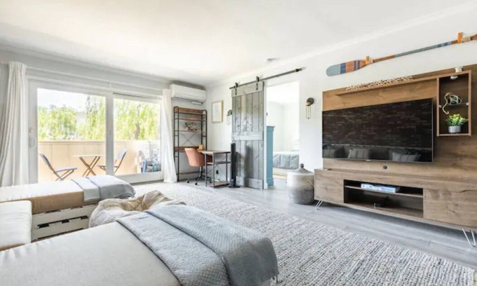 Coronado Condominio | Prime location in Coronado — everything within a 5 min walk!