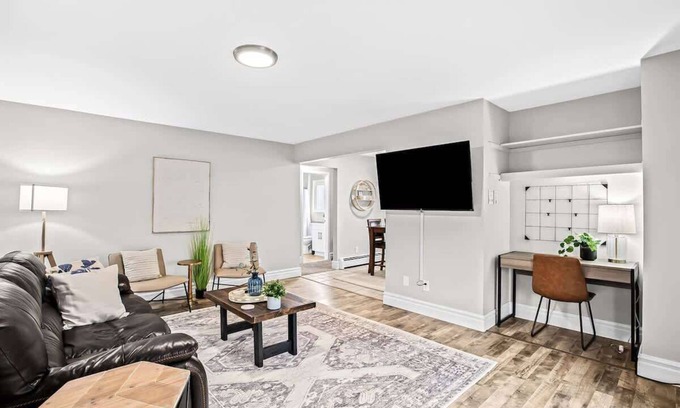 Mount Clemens Apartamento | Prime Location! King Bed near Mt. Clemens Downtown