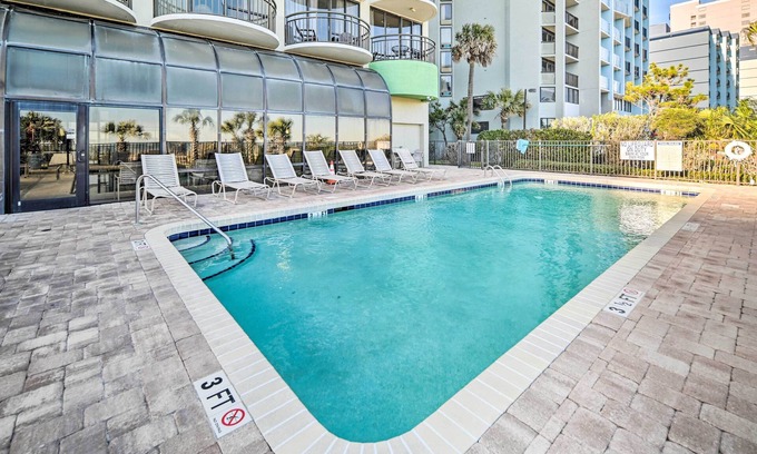 Myrtle Beach Condominio | Prime Location + Ocean View: Myrtle Beach Condo!