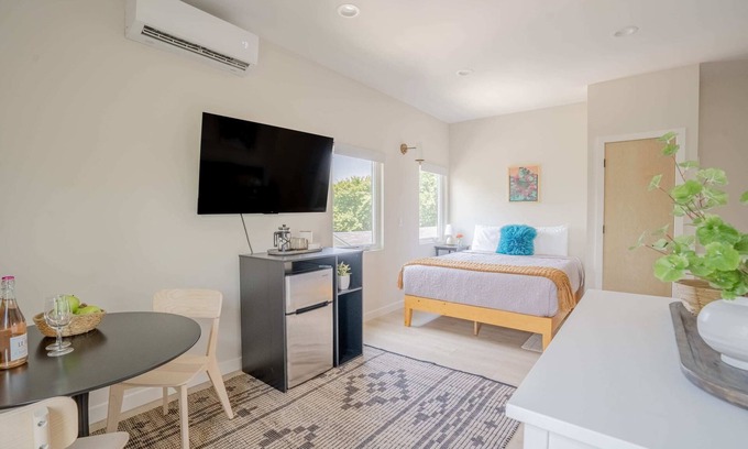East MLK Apartamento | Prime Location, SXSW, Monthly Stays | Daisy