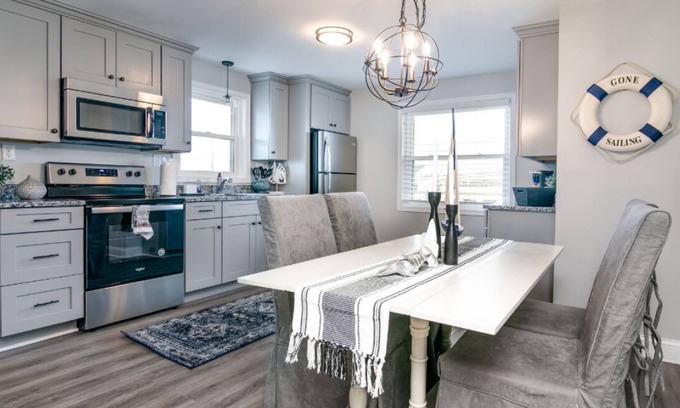 North Ocean City Apartamento | Prime location w/ Amazing Street View & on Beach