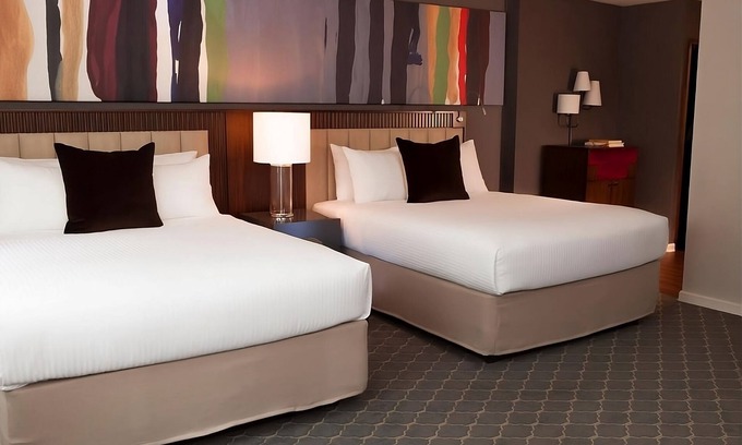 Turtle Bay Complejo | Prime Setting in Midtown, Walk to 5th Avenue Shopping, MoMA! Onsite Parking!