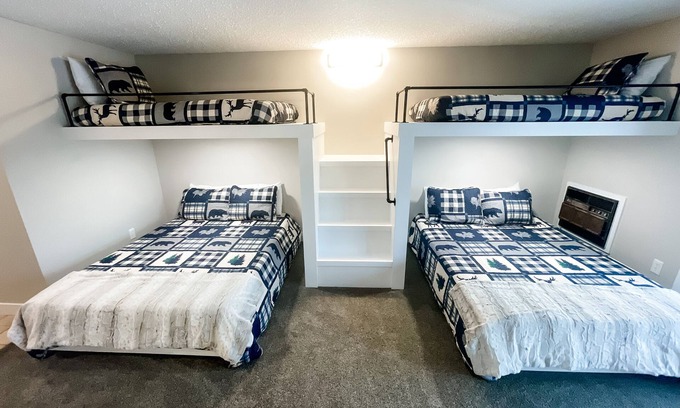 Bellaire Condominio | Prime Shanty Creek locations with access to Pools, Hot tubs, and a private beach
