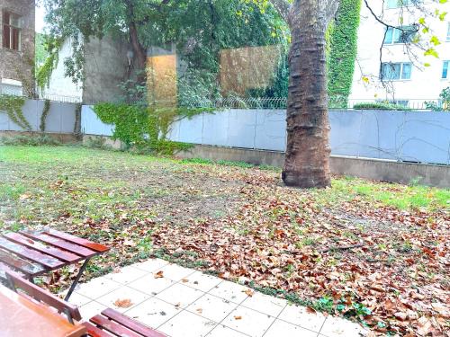 Corvin negyed Apartamento | Prime Stay - Modern 3-Bedroom Family Apartment with Terrace