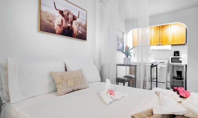Washington Square West Apartamento | Prime Studio Near Attractions