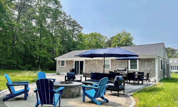 Yarmouth Port Casa | Prime Weeks Still Available, Renovated, Beaches!