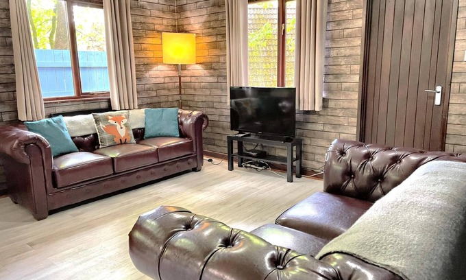 Llanybri Casa | Primrose 20-Woodland Lodges-Carmarthen-Pembroke
