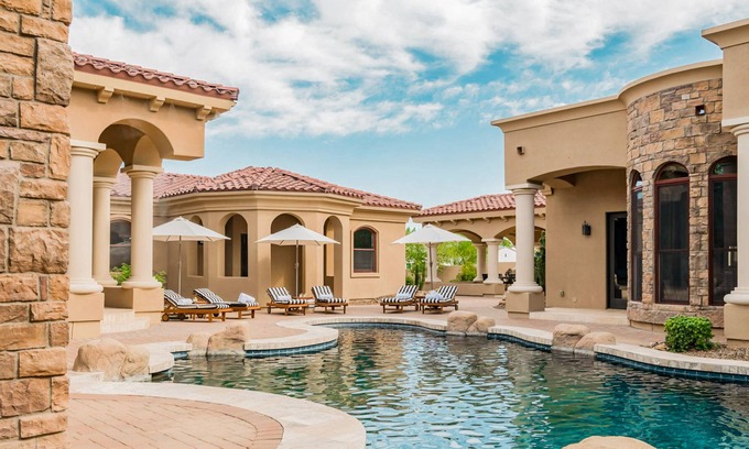 Paradise Valley Villa | Duerme 23! Extravagante Desert Estate con proyección privada y piscina + spa ❤ por AvantStay