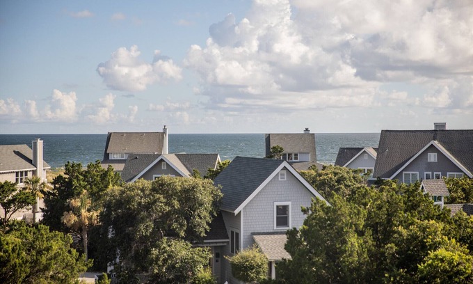 Flora's Bluff Casa | Primrose Cottage - views & breezes on Bald Head Island - 3 minute walk to beach!