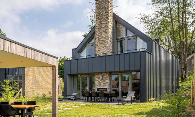 Maastricht Villa | Prinsenvilla Wellness Waterfront - 4 bedrooms / 4 bathrooms