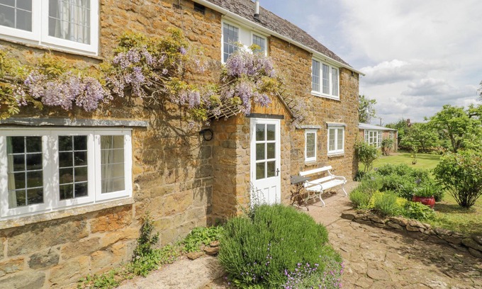 Banbury Cabaña | PRIORS MEAD, pet friendly, character holiday cottage in Cropredy
