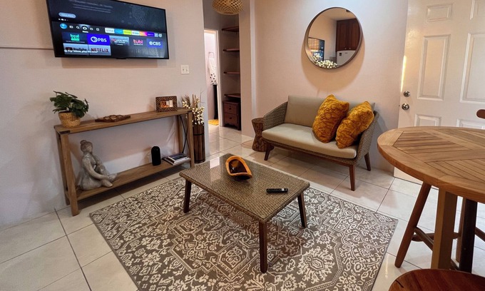Belize City Casa | Pristine 1 Bedroom1 Bathroom Bungalow in Belize City