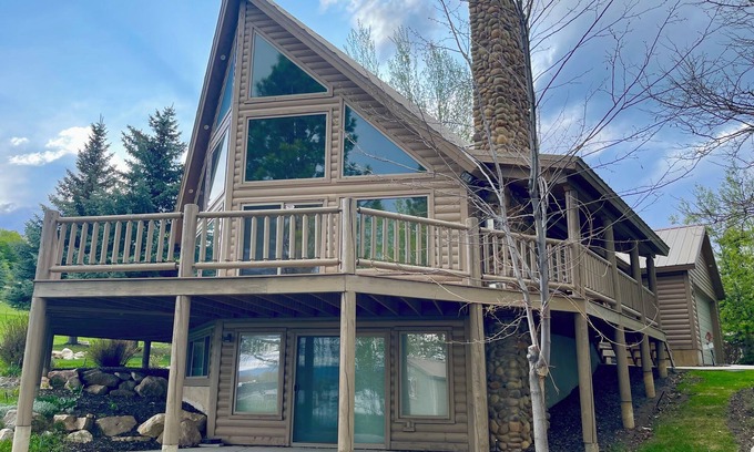 Garden City Cabina | Pristine 5 Bedroom 3 Bath Cabin 200yds to the Water! Complete privacy!