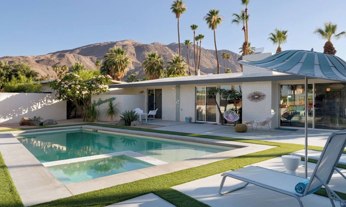 Magnesia Falls Cove Casa | Pristine and serene mid-century gem in historic Magnesia Falls Cove