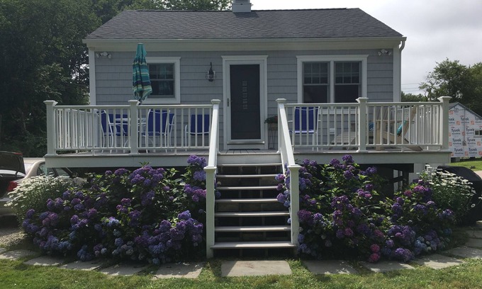 Snug Harbor Cabaña | Pristine cottage 1 mile from East Matunuck State Beach.